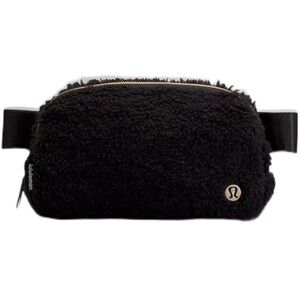 NWT LuluLemon Everywhere Belt bag fleece